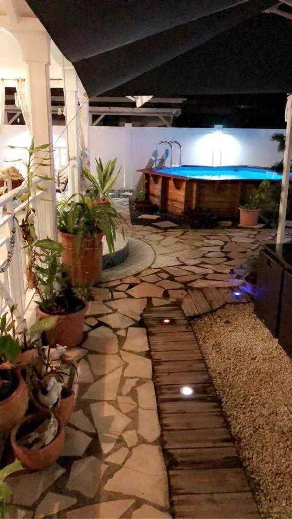 Le Sable Bleu - Evasion Tropicale A Sainte-Anne - Plage 5Min - Piscine - Parking - Logement Climatise - Vue Sur Les Palmiers - Parfait Pour Sejours En Famille Ou Entre Amis Exterior photo