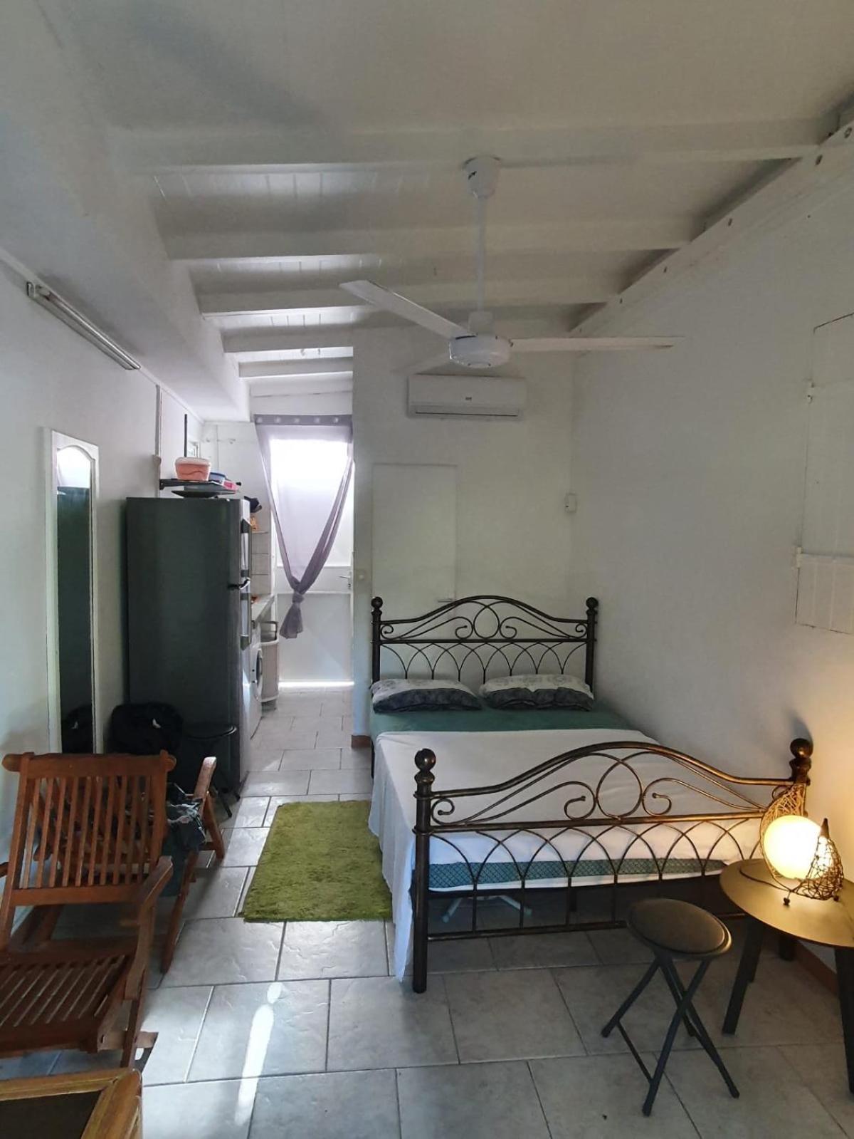 Le Sable Bleu - Evasion Tropicale A Sainte-Anne - Plage 5Min - Piscine - Parking - Logement Climatise - Vue Sur Les Palmiers - Parfait Pour Sejours En Famille Ou Entre Amis Exterior photo